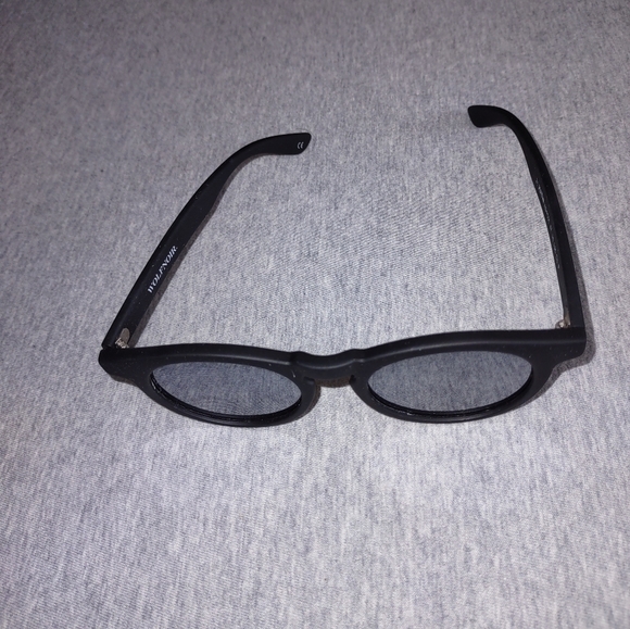 Glasses - Picture 5 of 5